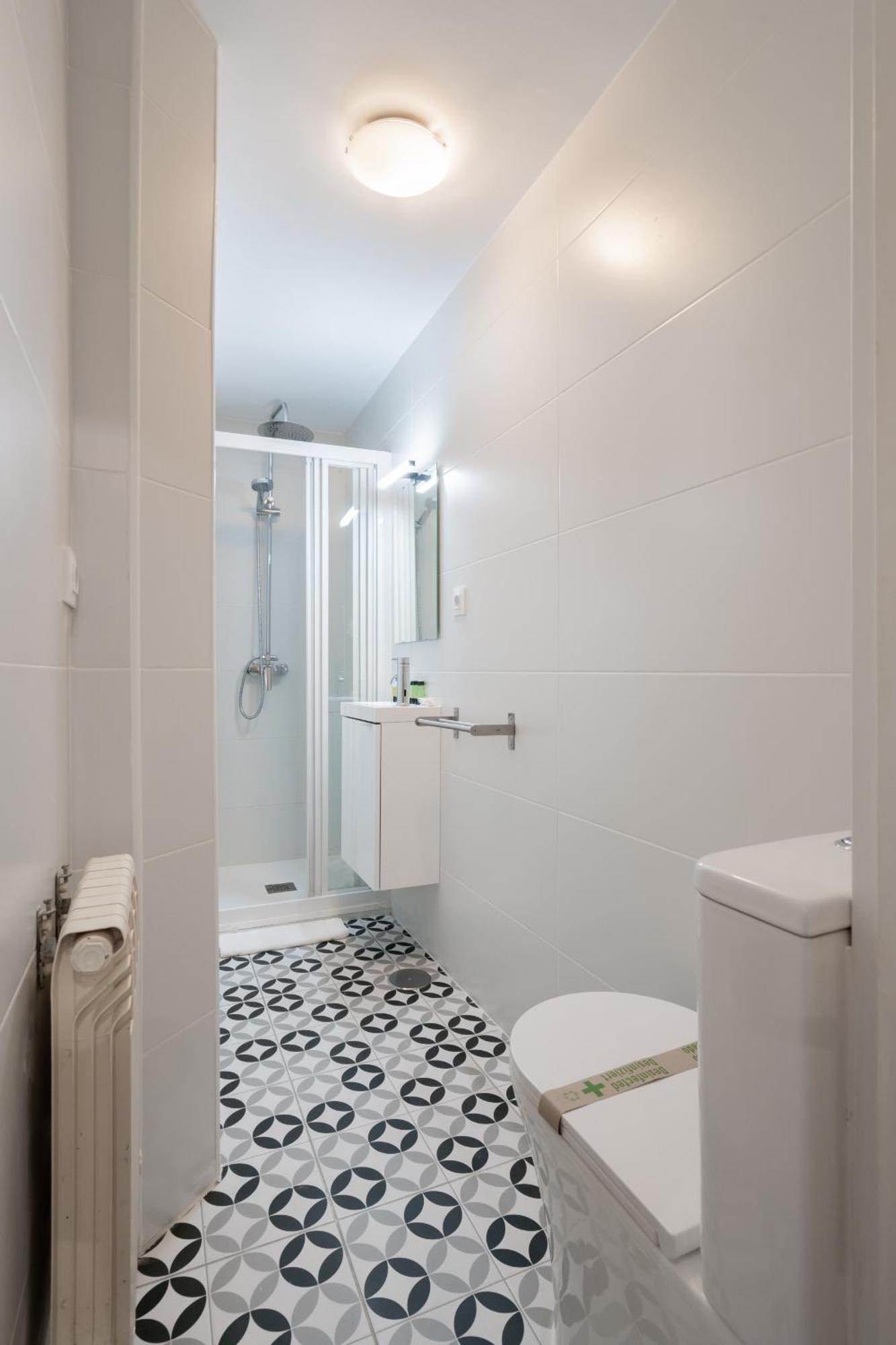 Apartamento En La Plaza De Lavapies Alquiler Temporal Madrid Exterior photo