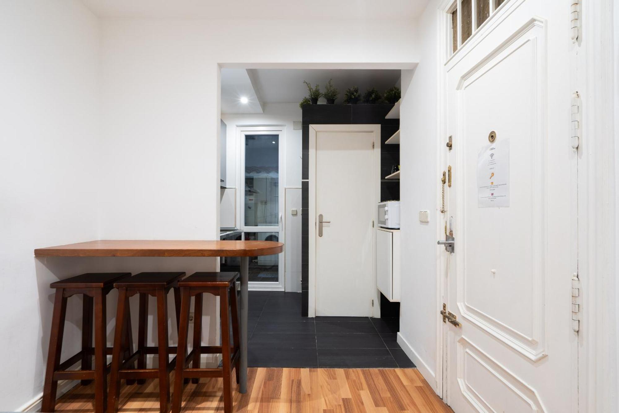 Apartamento En La Plaza De Lavapies Alquiler Temporal Madrid Exterior photo
