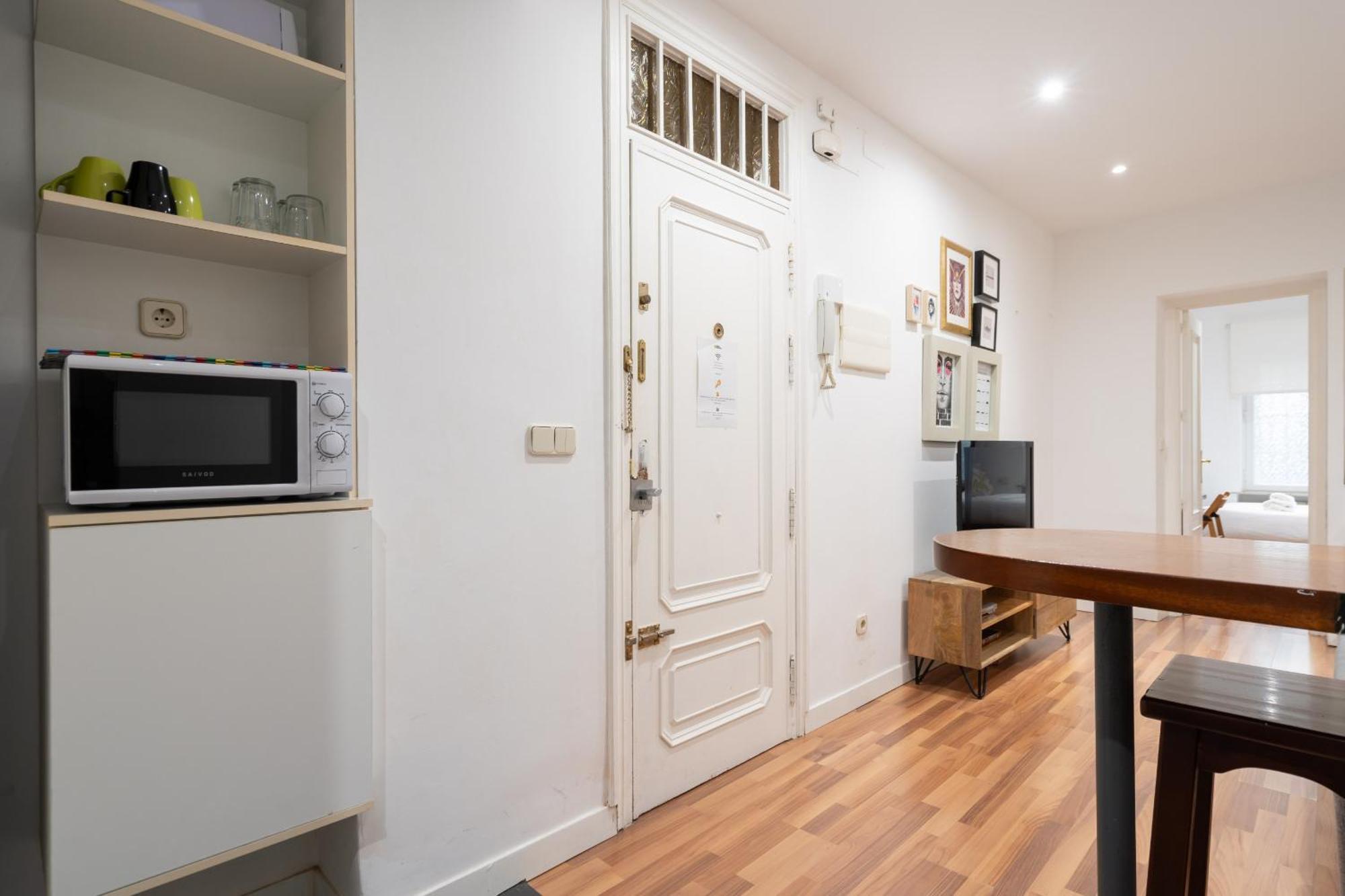Apartamento En La Plaza De Lavapies Alquiler Temporal Madrid Exterior photo
