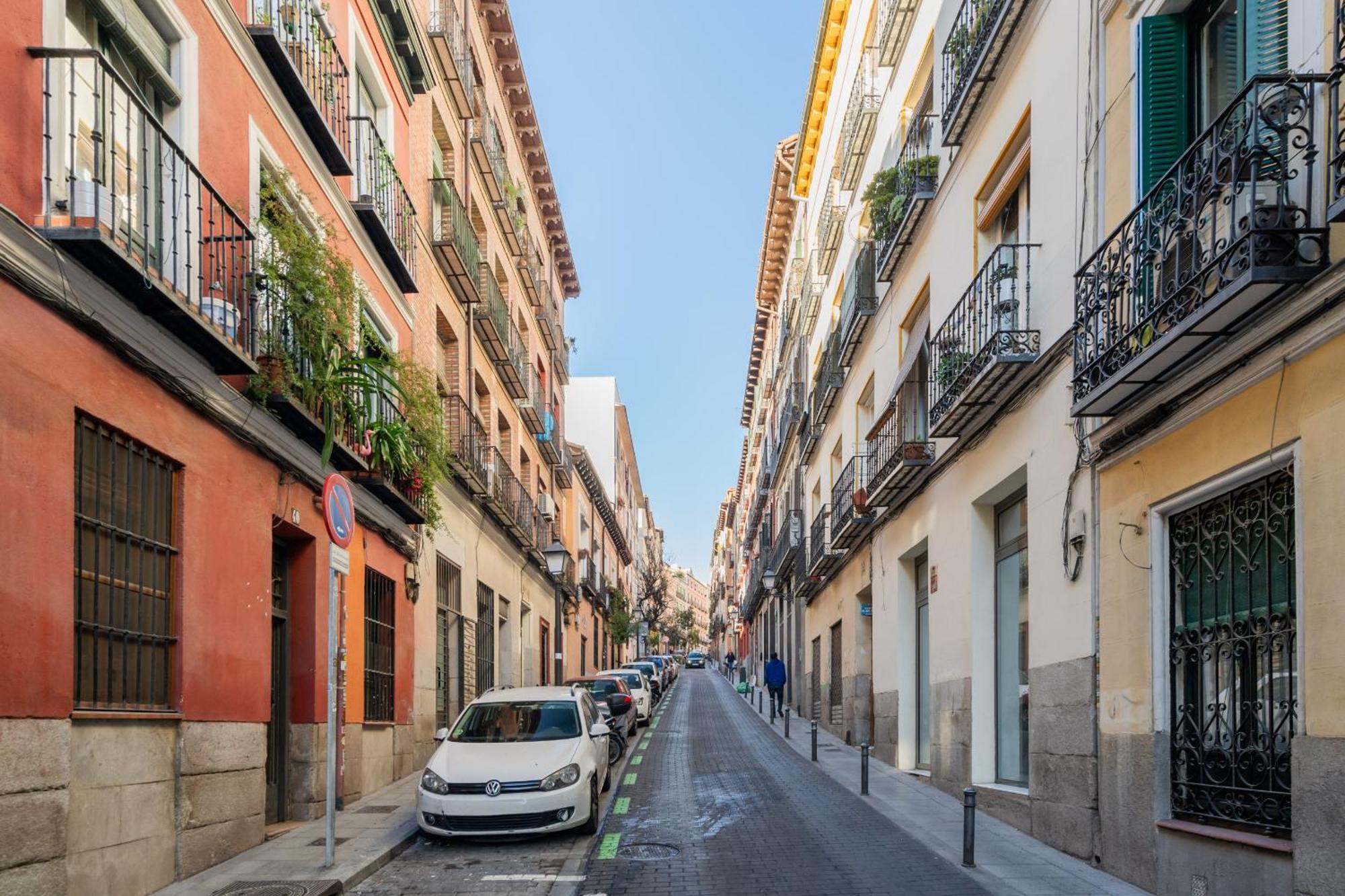 Apartamento En La Plaza De Lavapies Alquiler Temporal Madrid Exterior photo